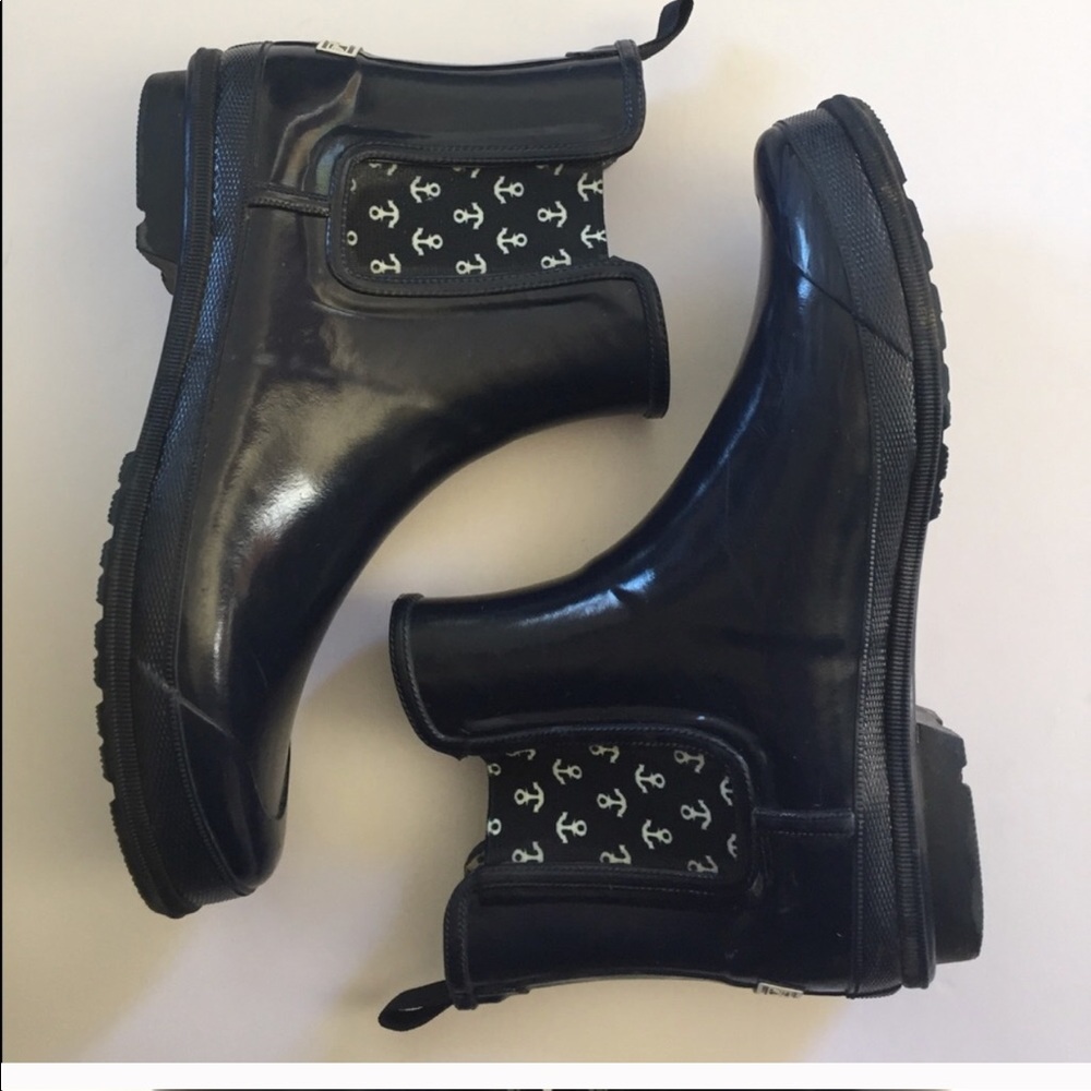 ISO: Sperry Topsider Navy Rain-boot with anchors.